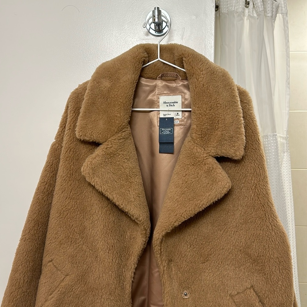 Brand Neww Abercrombie Teddy Coat Size M